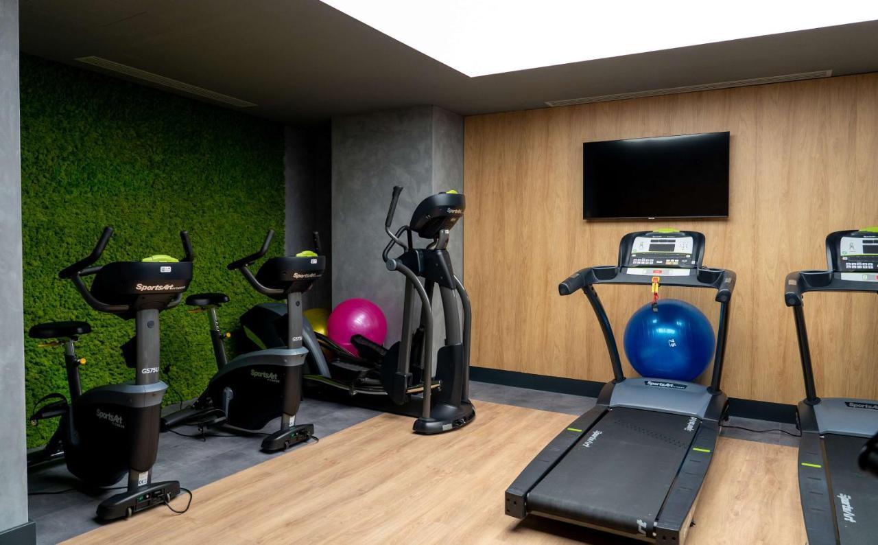 Radisson Blu Aurum Hotel, Braşov Buitenkant foto The gym at the hotel