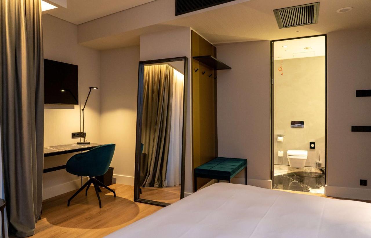 Radisson Blu Aurum Hotel, Braşov Buitenkant foto A room at the hotel