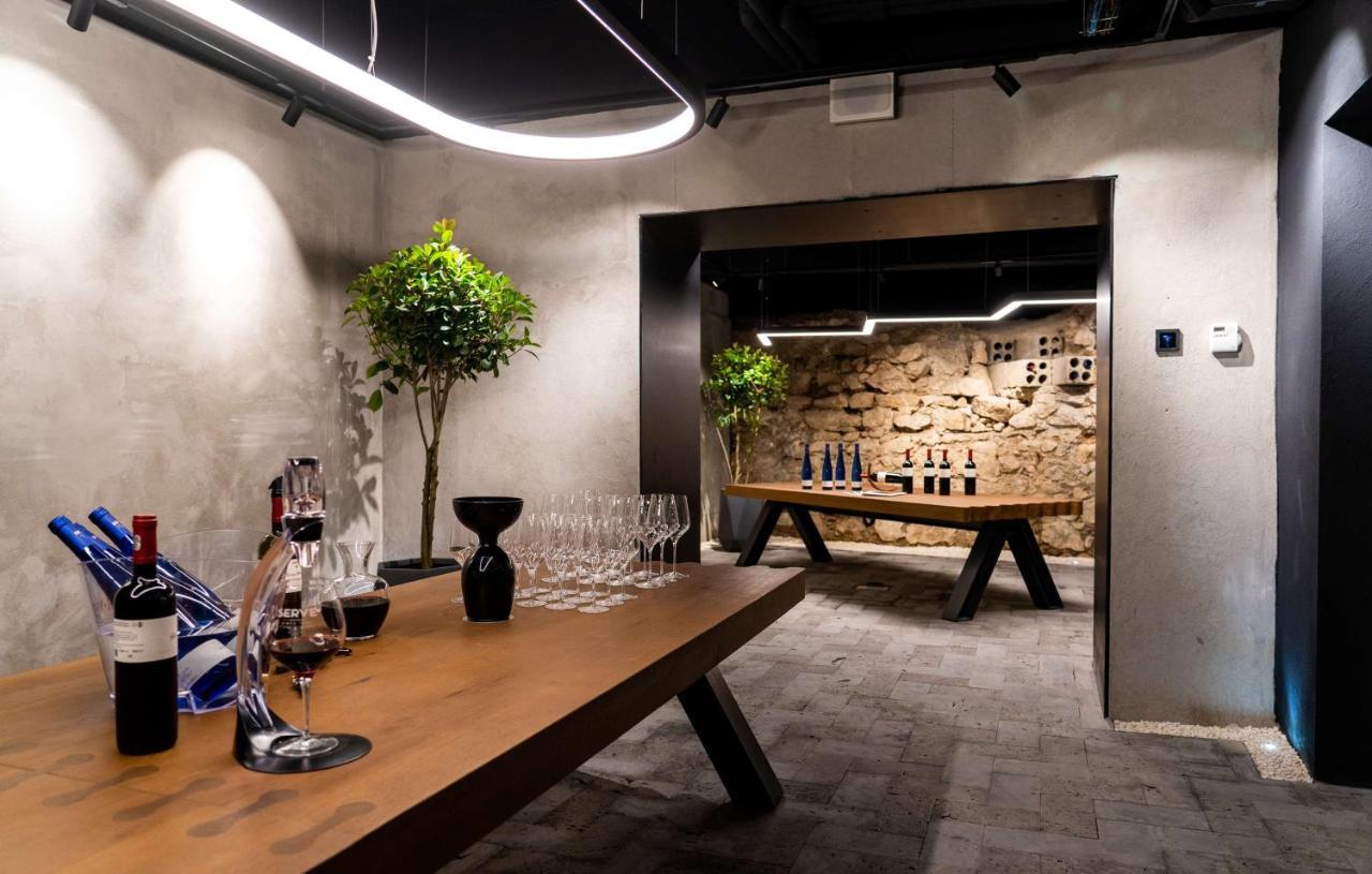 Radisson Blu Aurum Hotel, Braşov Buitenkant foto Wine tasting room at the winery