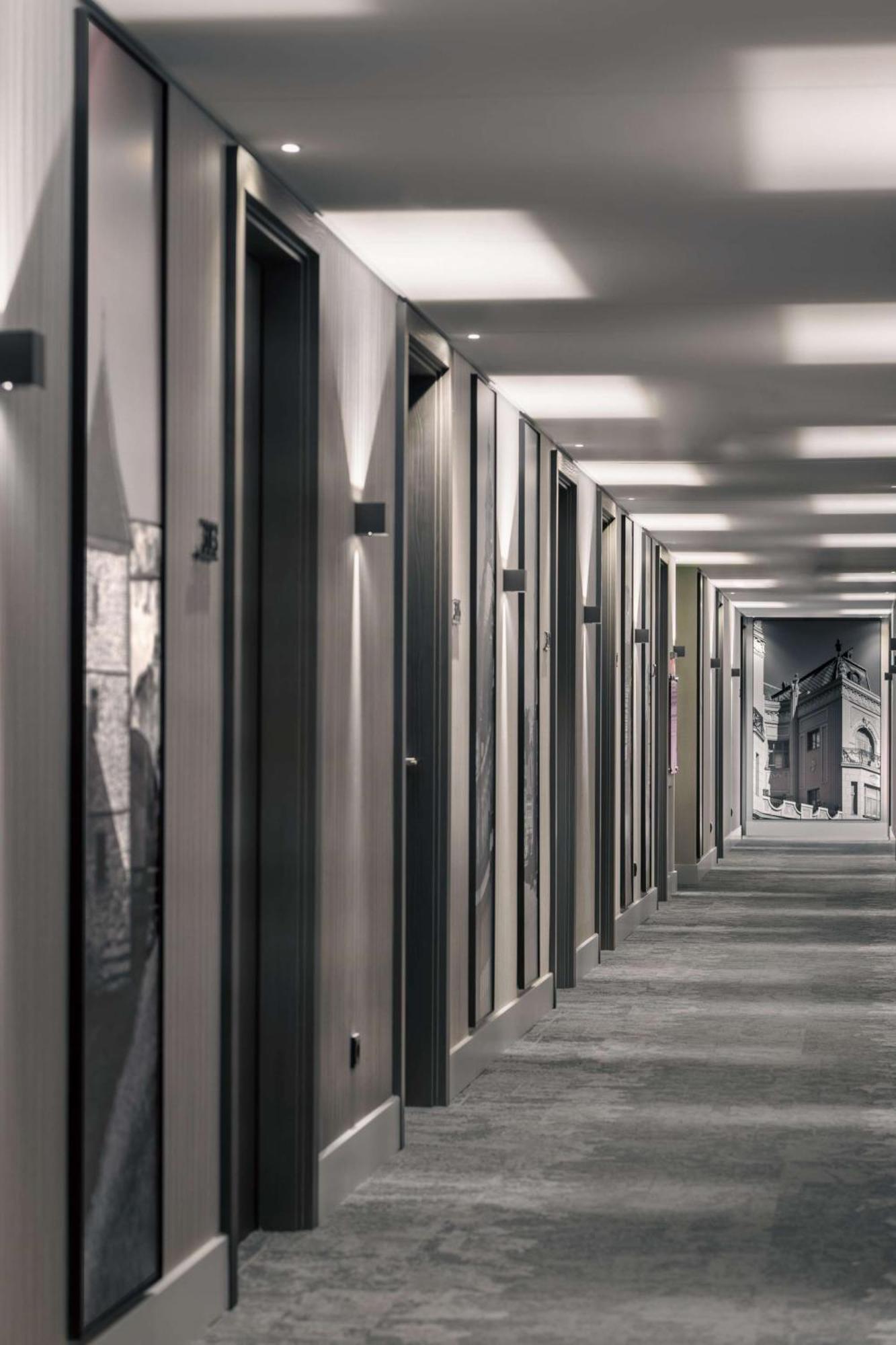Radisson Blu Aurum Hotel, Braşov Buitenkant foto A corridor at the University of Bath