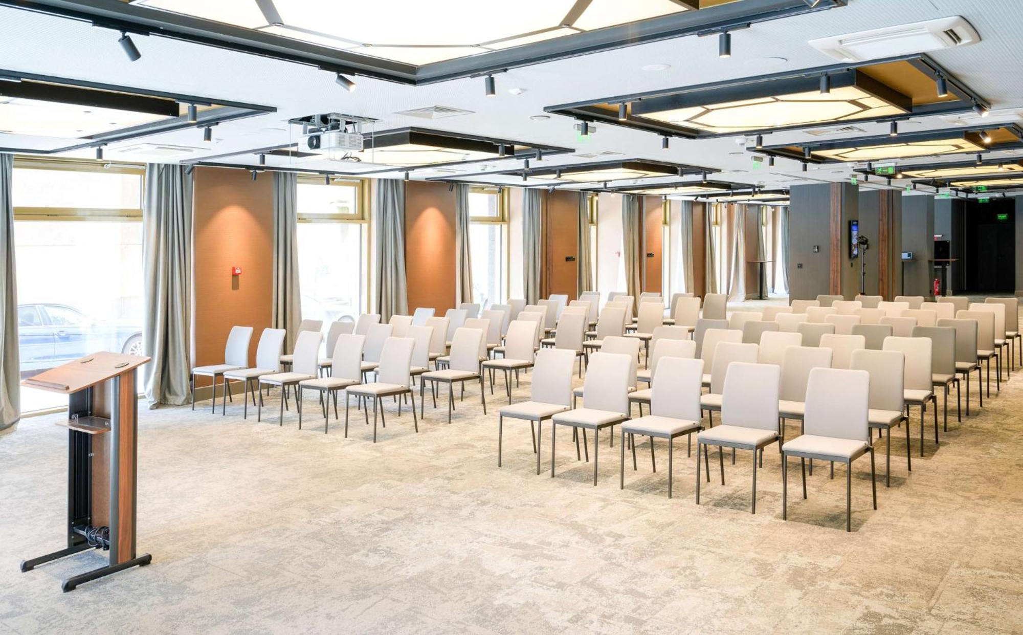 Radisson Blu Aurum Hotel, Braşov Buitenkant foto The conference centre