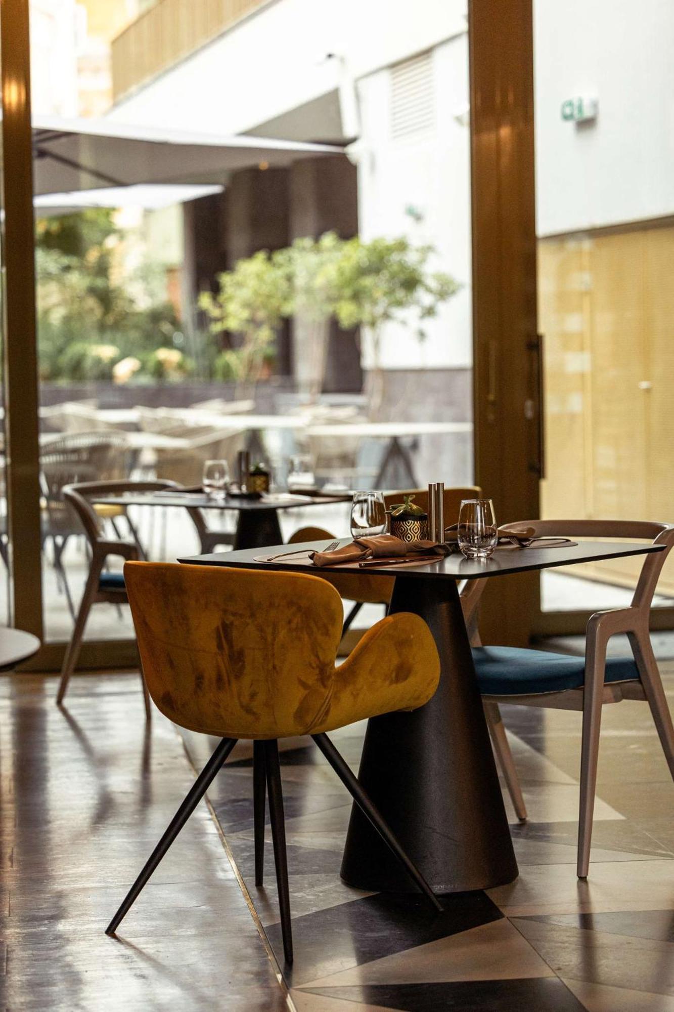 Radisson Blu Aurum Hotel, Braşov Buitenkant foto Restaurant interior