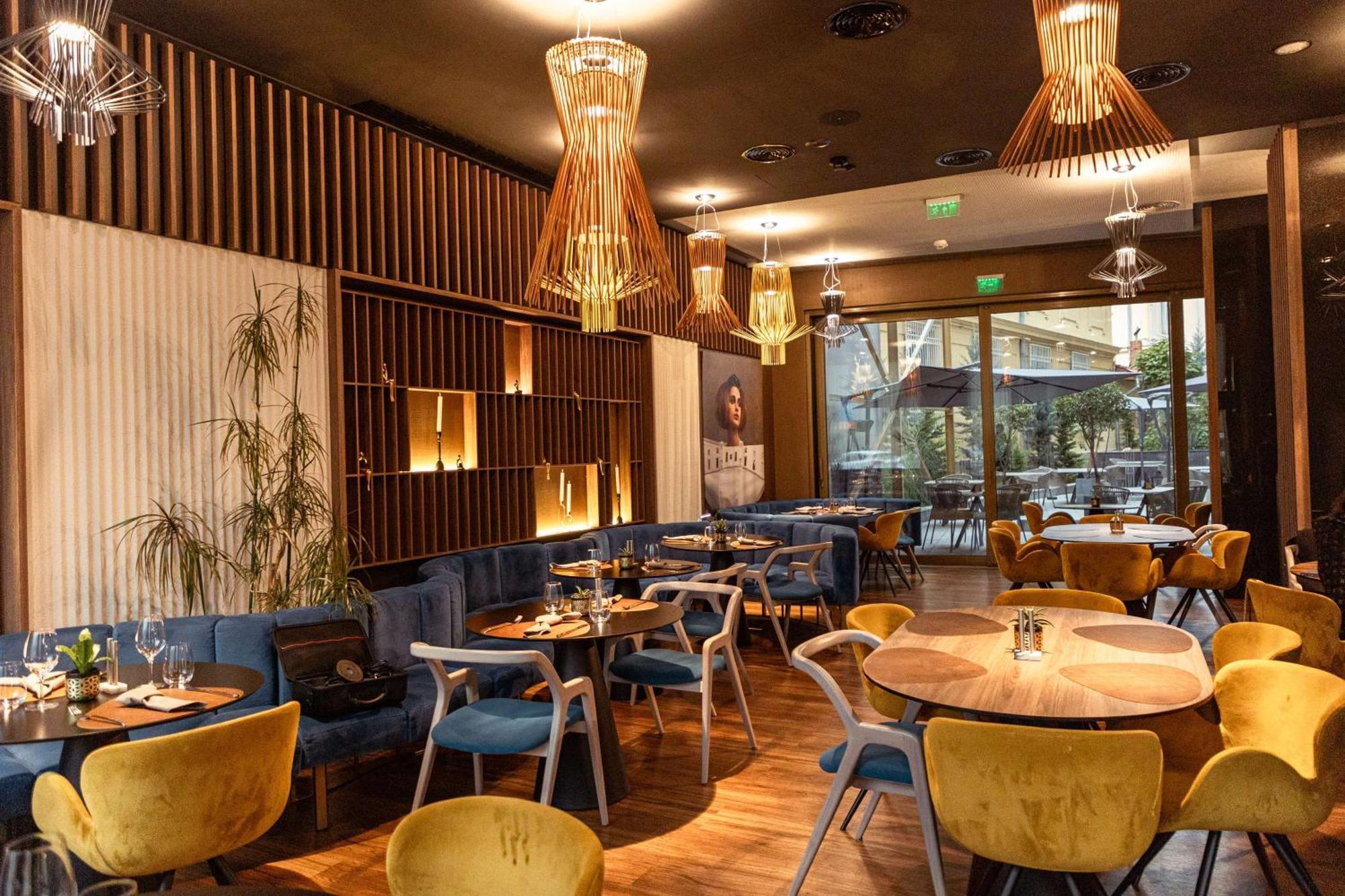 Radisson Blu Aurum Hotel, Braşov Buitenkant foto Restaurant interior